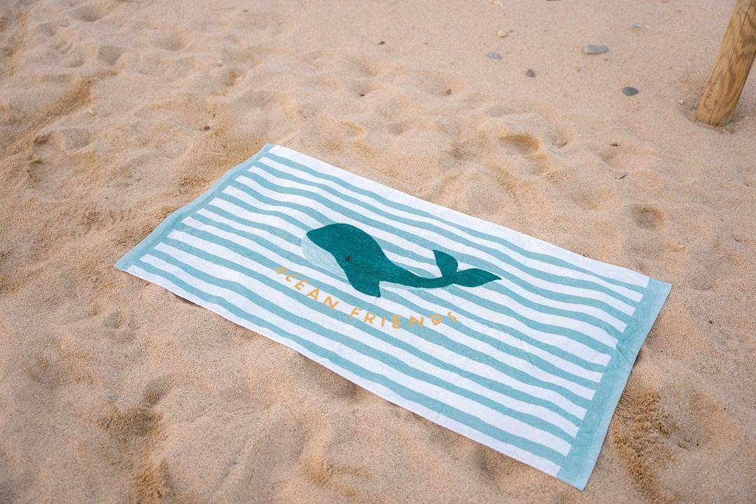 Bath towel Seashells and Stripes Surf Blue | Little Dutch