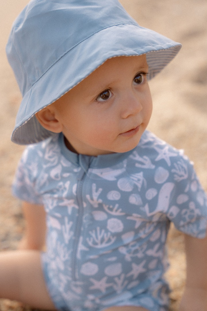 Omkeerbare bucket hat in Stripes Ocean Blue | Little Dutch