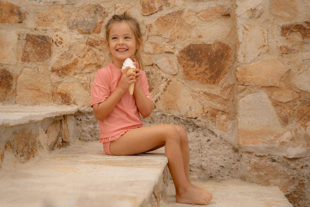 Kurzärmeliges Schwimmshirt Sunny Flowers Rouge | Little Dutch