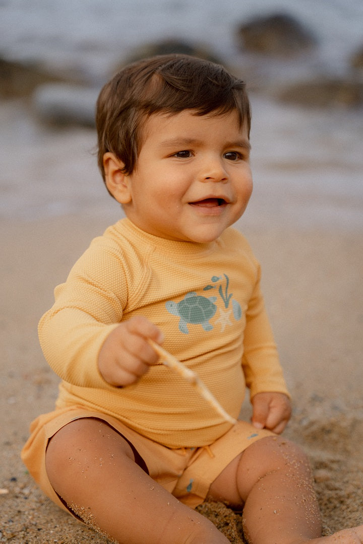 Langärmeliges Schwimmshirt Seashells Sunny Yellow | Little Dutch