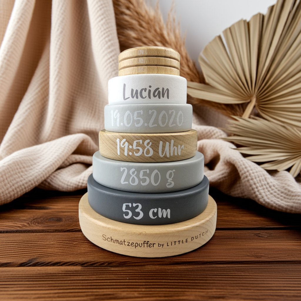Gepersonaliseerde houten stapeltoren voor een geboorte van Schmatzepuffer