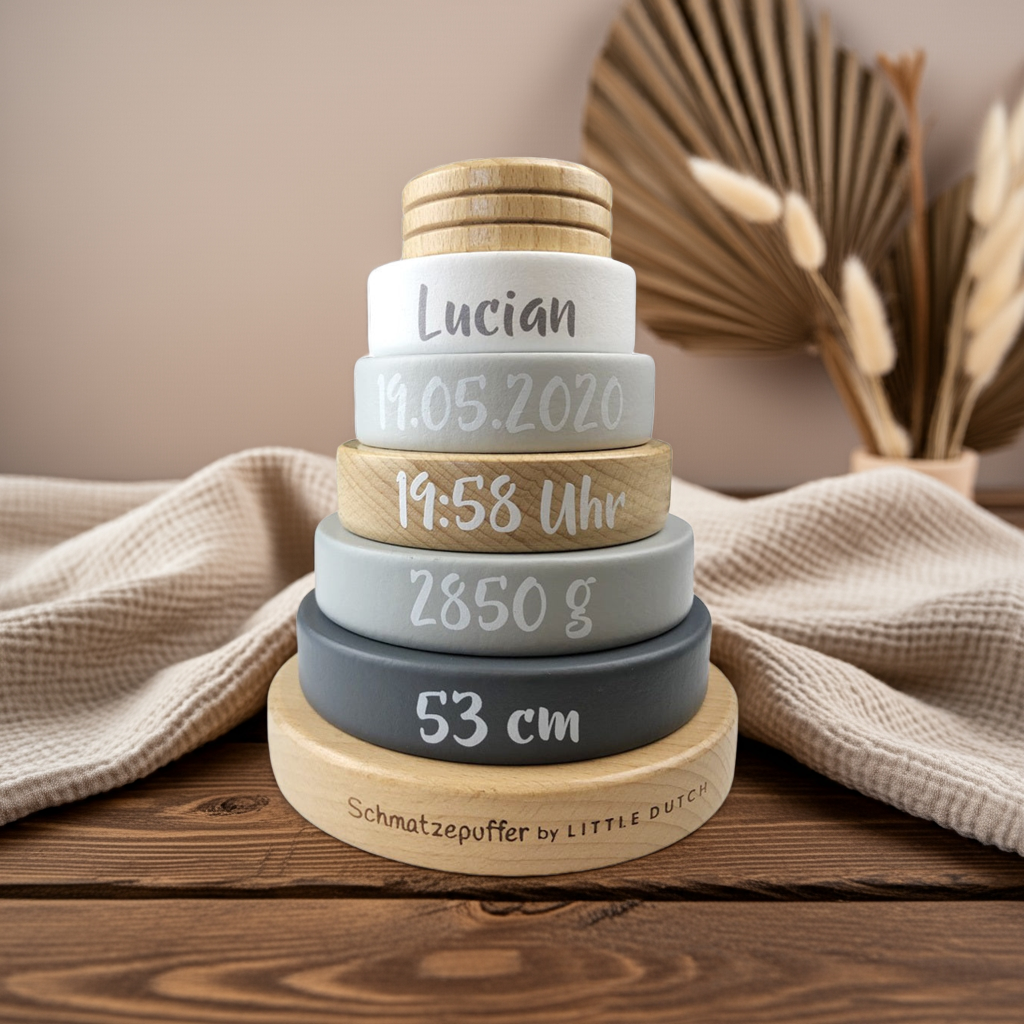Gepersonaliseerde houten stapeltoren voor een geboorte van Schmatzepuffer