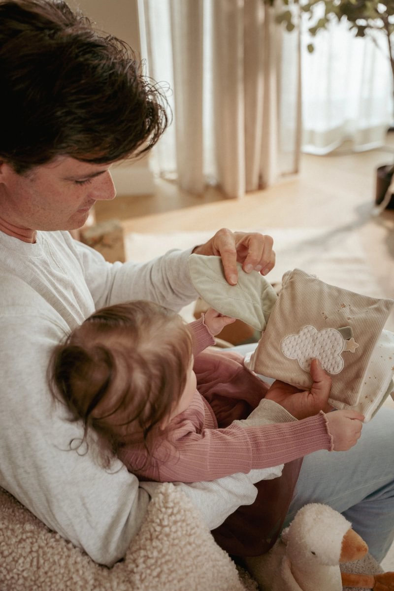 Fabric activity book - Newborn Naturals GRS | Little Dutch