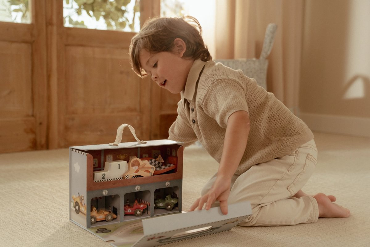 Toy suitcase with race track | Little Dutch