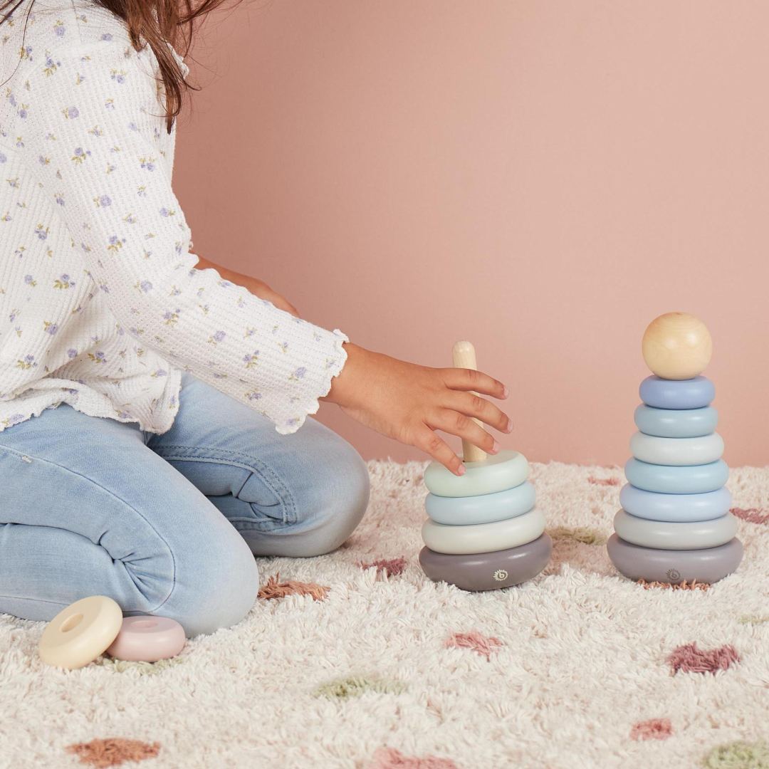 Hazy wood stacking tower | bieco