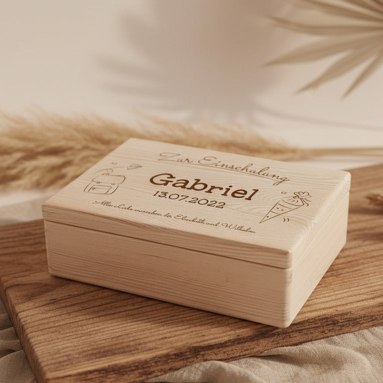 Erinnerungsbox - Naturholz - Zur Einschulung personalisiert | Schmatzepuffer