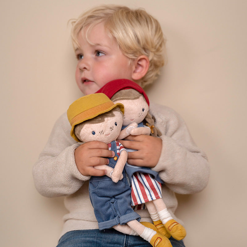 TOP DEAL - Kuschelpuppe Holländischer Bauer Jim mit Käse 35 cm | Little Dutch