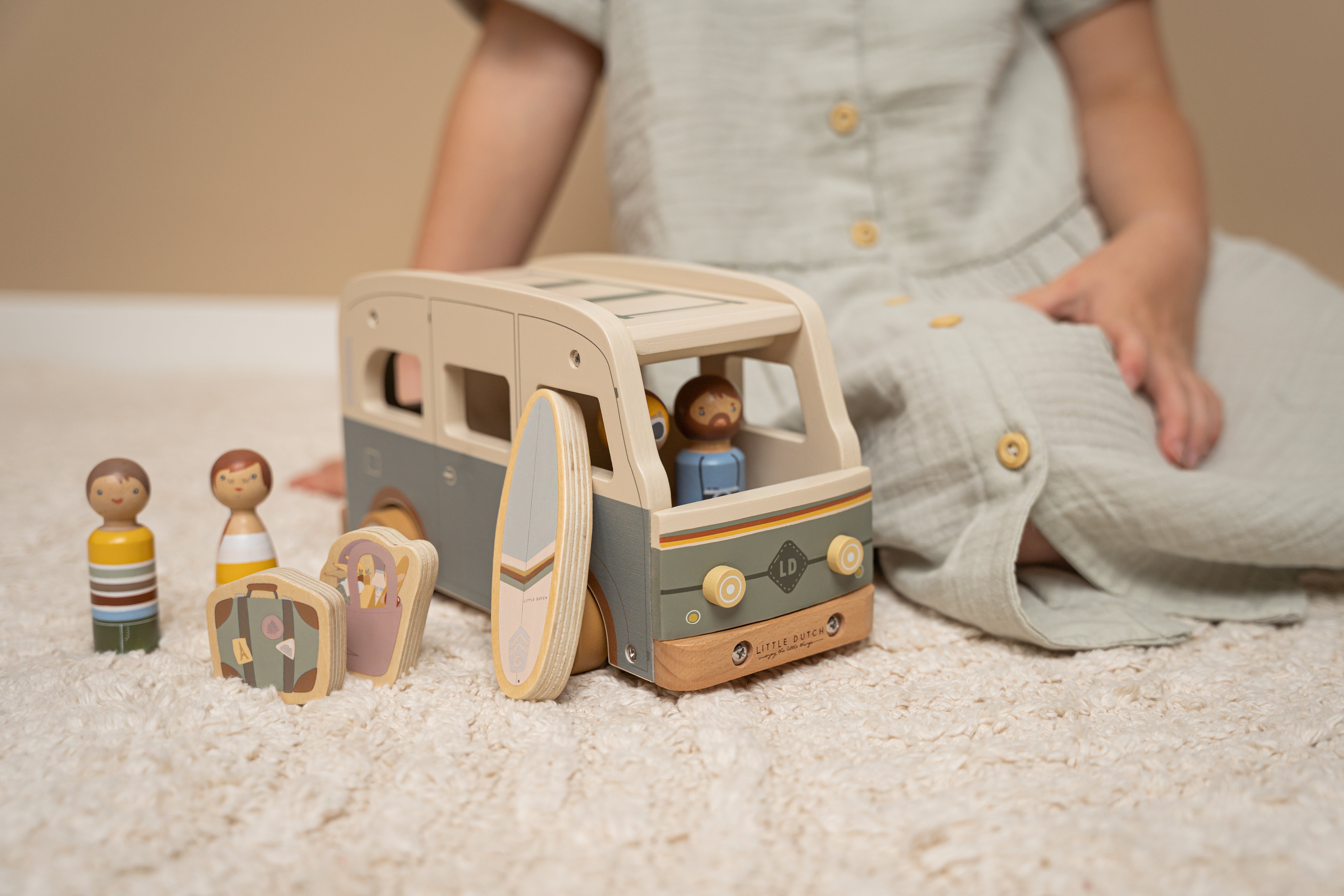 Camper Retro Camper met Speelfiguren | Little Dutch