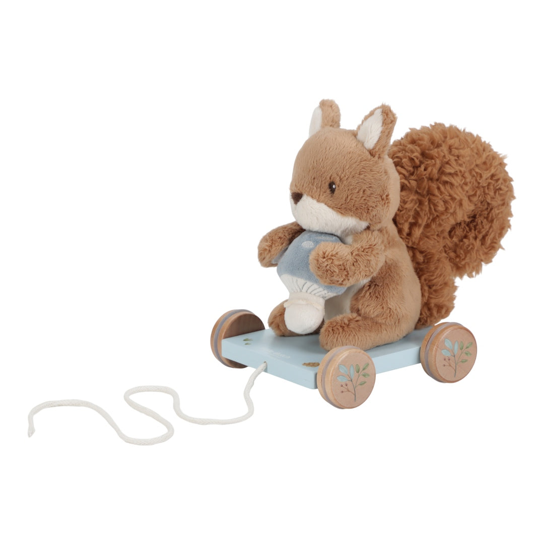 Pull-along toy squirrel | Little Dutch