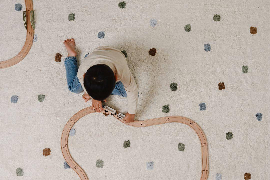 Blue/multi-colored non-slip dot rug - 120 x 170 cm | Little Dutch