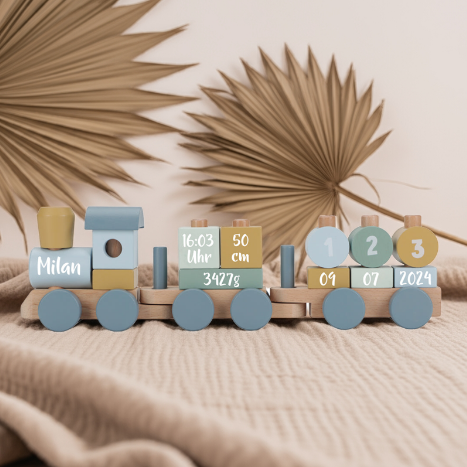 Personalisierter Holz-Zug mit Waldtieren – gedruckt mit Name und Geburtsdaten als Geschenk zur Geburt