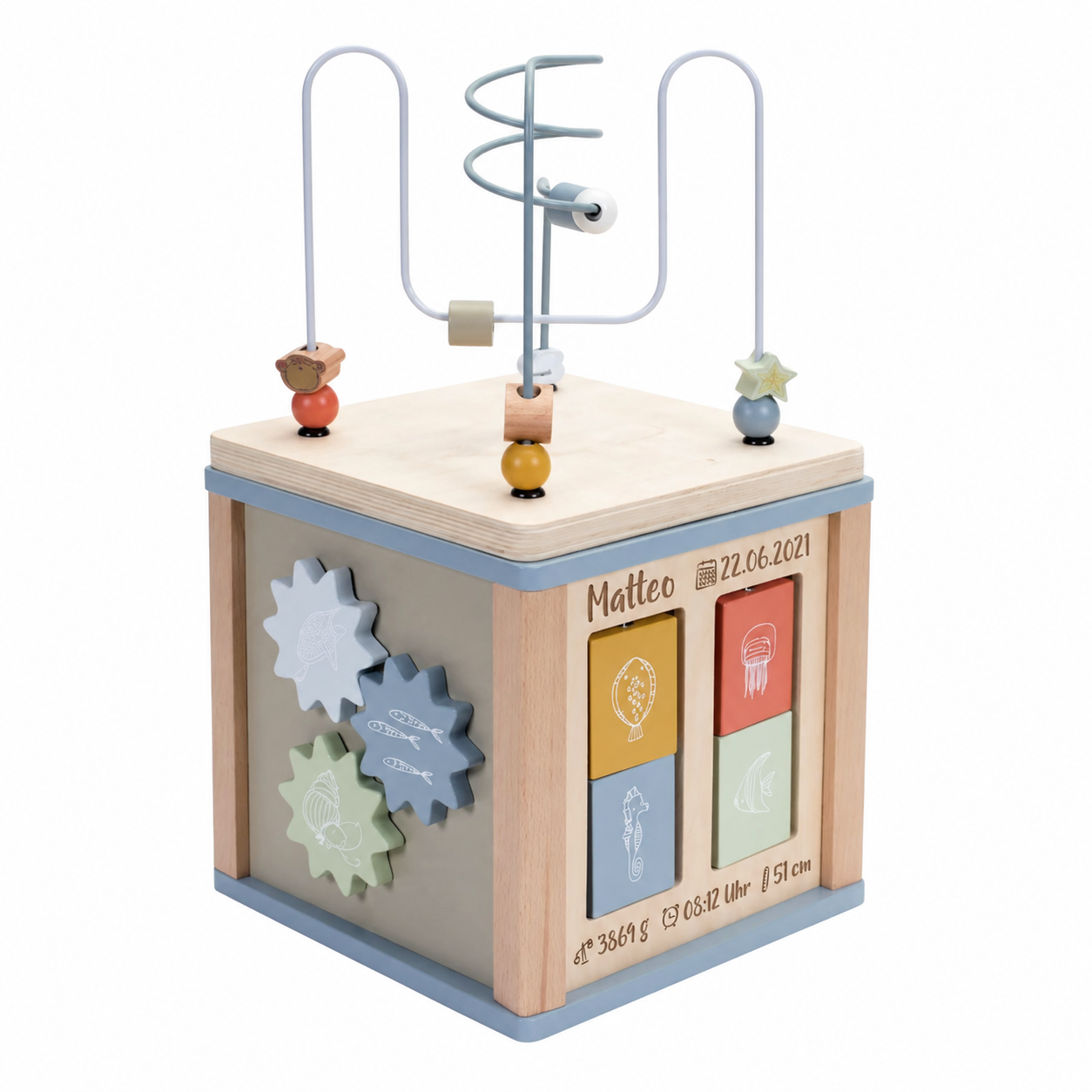 Personalisierter Aktivitätswürfel aus Holz mit Namen und Geburtsdaten – hochwertiges Babyspielzeug und Geschenk zur Geburt von Schmatzepuffer