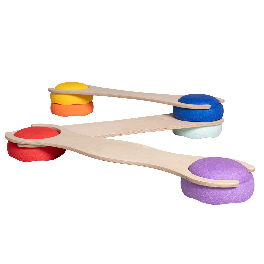 tiSsi Balance Board Set 3er freigestellt mit Stapelsteinen für Kinder zur Förderung von Balance, Motorik und Bewegung