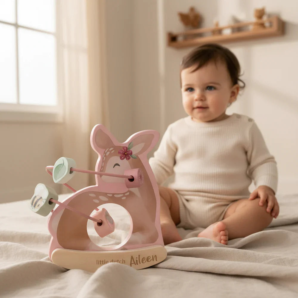 Personalisiertes Holz Lernspielzeug mit Reh für Baby – Motorikspielzeug mit Namen für spielerisches Lernen