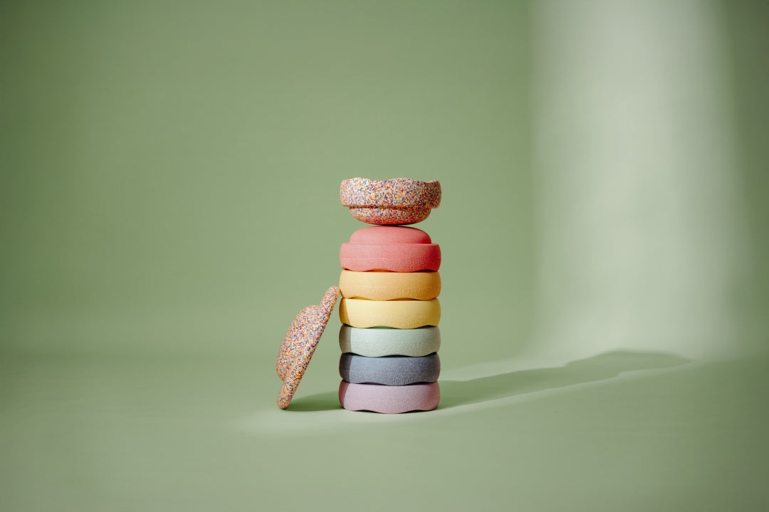 ANGEBOT-Set: Gratis Balance Board + Stapelstein Rainbow Set complete – pastel | Stapelstein