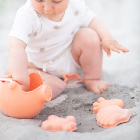 Arrosoir en silicone corail | Scrunch