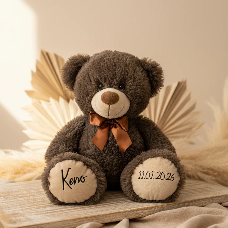 Personalisierter Teddybär in Dunkelbraun mit Name und Geburtsdatum – Kuscheltier zur Geburt
