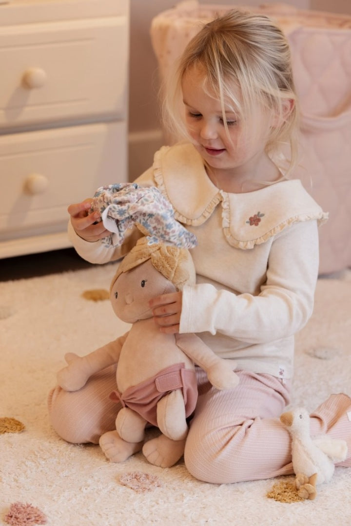 Kuschelpuppe Baby Julia | Little Dutch