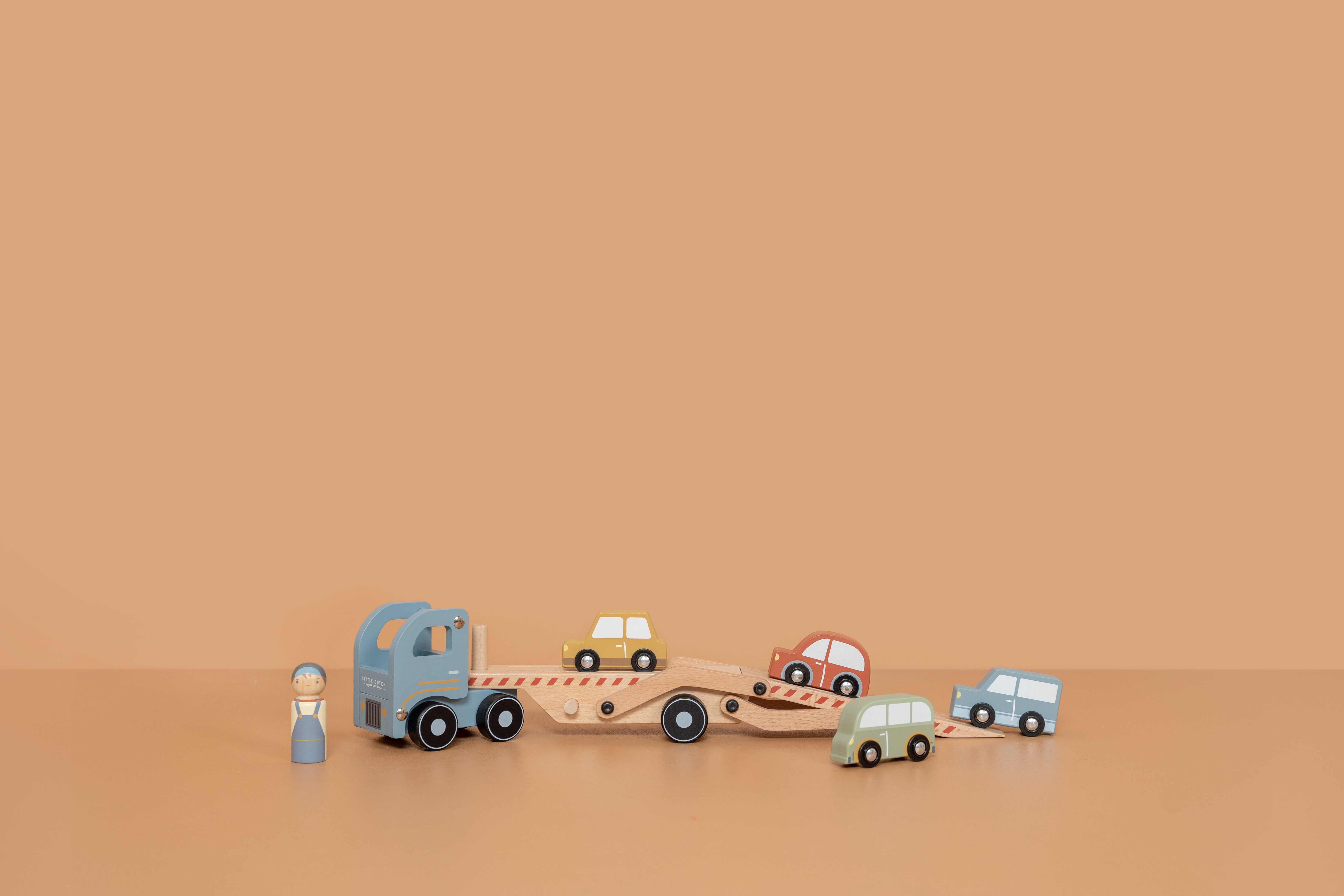 L'essentiel du transporteur de voitures en bois | Little Dutch