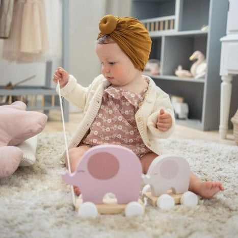 Pull-along wooden elephants, pink | JaBaDaBaDo