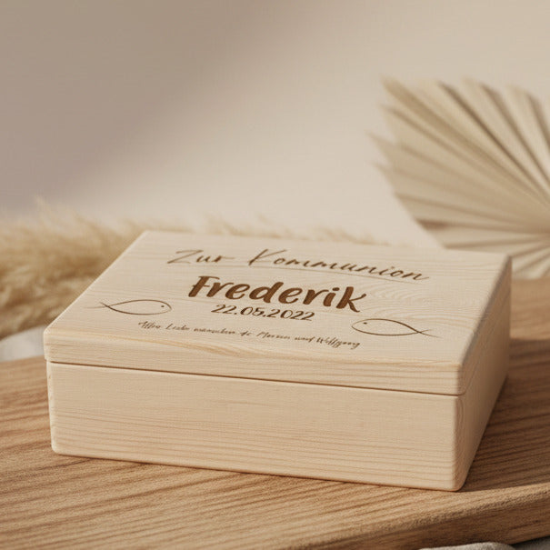 Erinnerungsbox - Naturholz - Zur Kommunion personalisiert | Schmatzepuffer