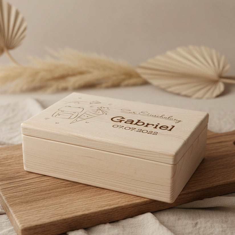Erinnerungsbox - Naturholz - Zur Einschulung personalisiert | Schmatzepuffer
