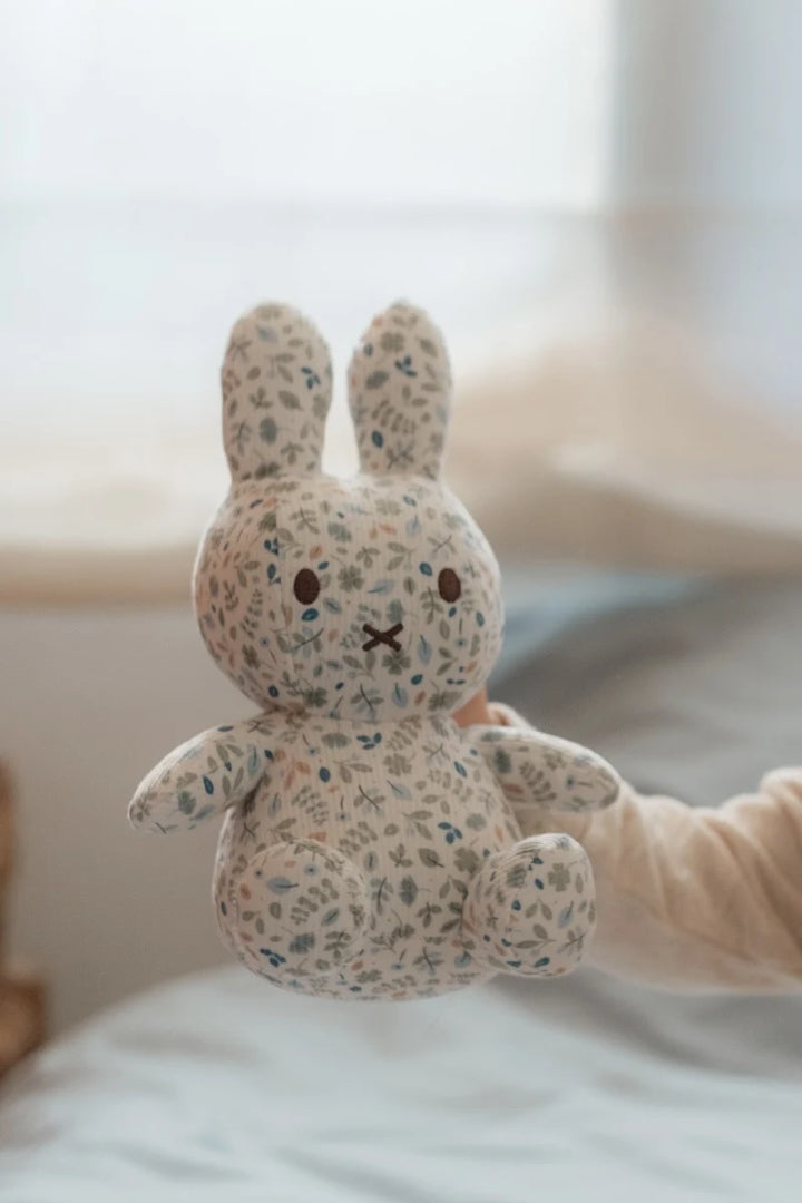 Kuscheltier Hase Lucky Leaves all-over-print, 20 cm  x Miffy
