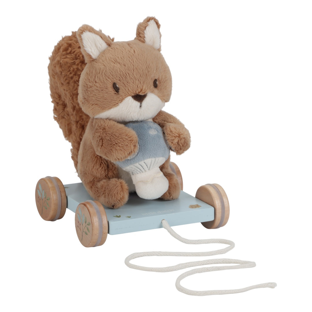 Pull-along toy squirrel | Little Dutch