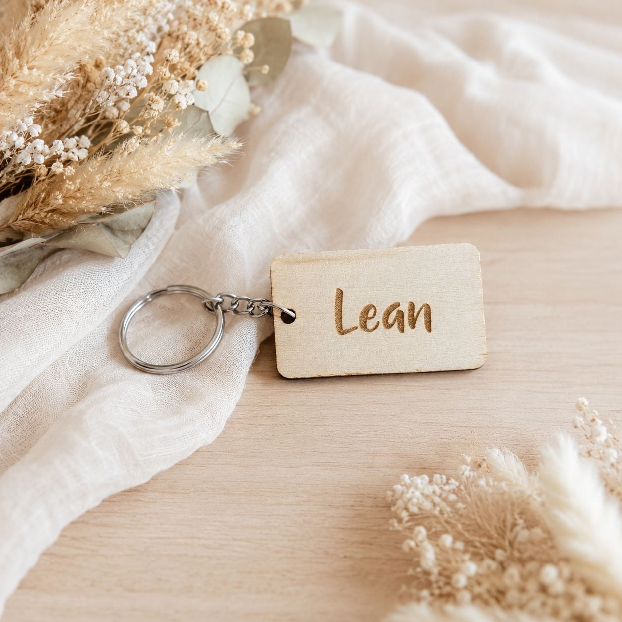 personalisierter-holz-schluesselanhaenger-name-lean-mit-schluesselring