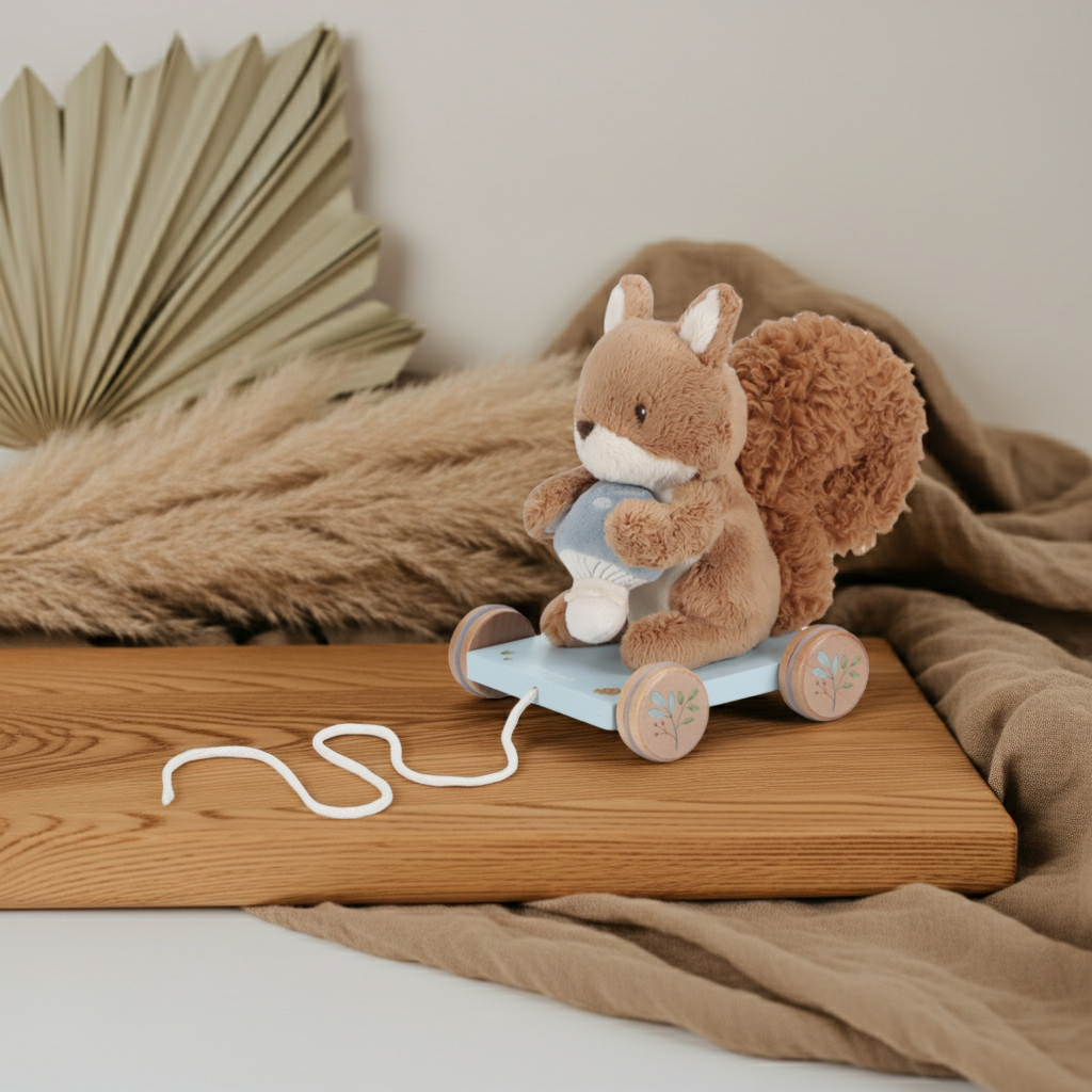Pull-along toy squirrel | Little Dutch