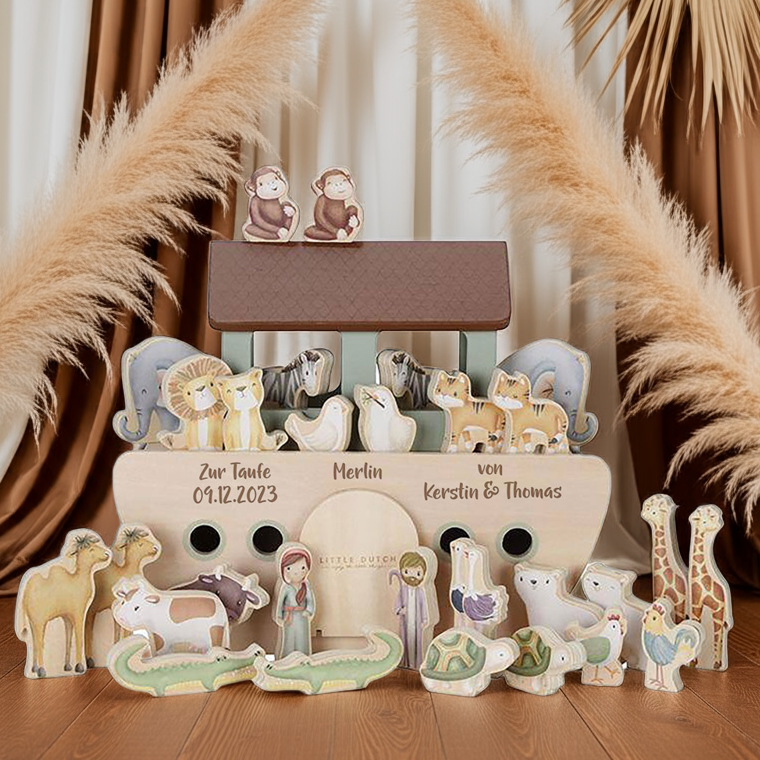 Personalisierte Arche Noah aus Holz zur Taufe – liebevoll mit Name und Datum gelasert. Ein hochwertiges Erinnerungsstück und besonderes Taufgeschenk.