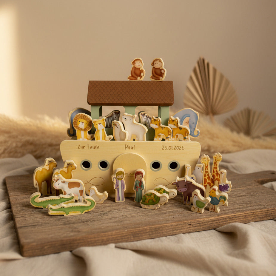 Personalisierte Arche Noah aus Holz zur Taufe – hochwertiges Taufgeschenk mit Namen, individuell bei Schmatzepuffer veredelt