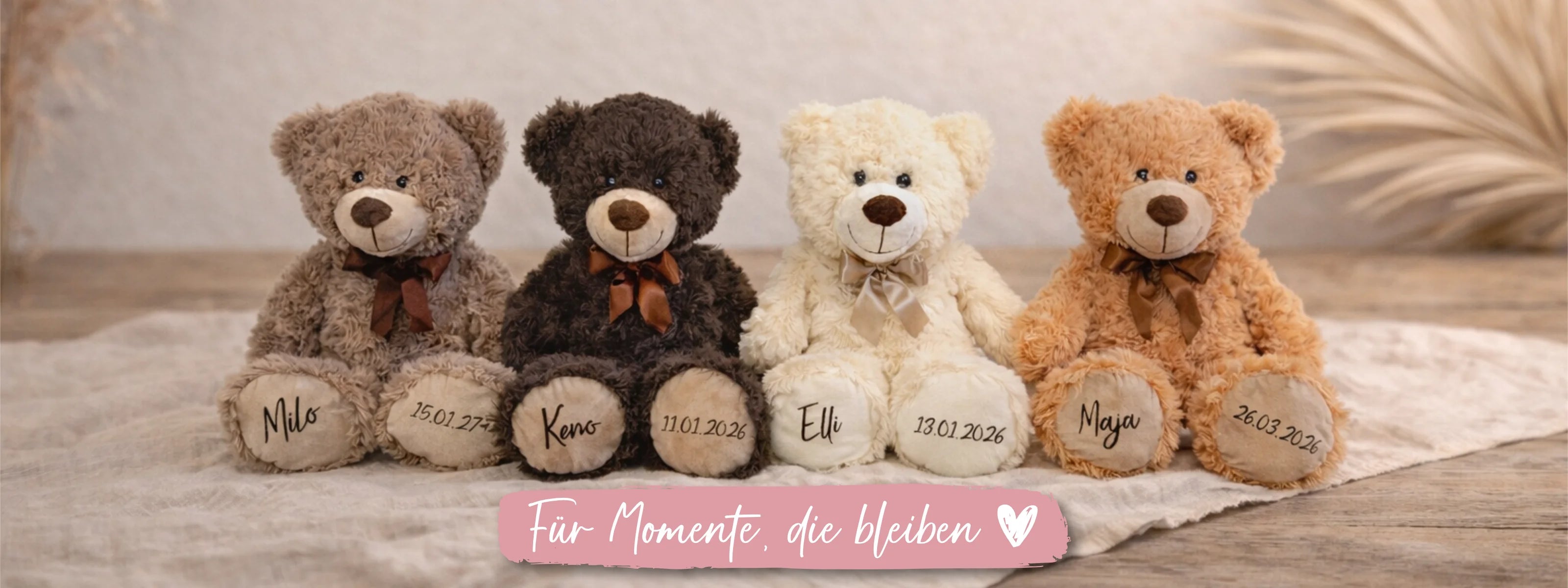 Kuscheltiere personalisiert mit Name und Datum als besonderes Geburtsgeschenk für Babys – liebevoll gestaltet bei Schmatzepuffer