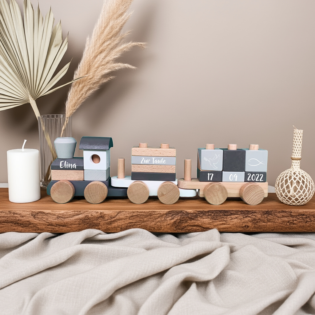 Personalisierter Holzzug mit Name und Taufdatum als besonderes Geschenk zur Taufe für Babys – personalisiertes Erinnerungsstück von Schmatzepuffer
