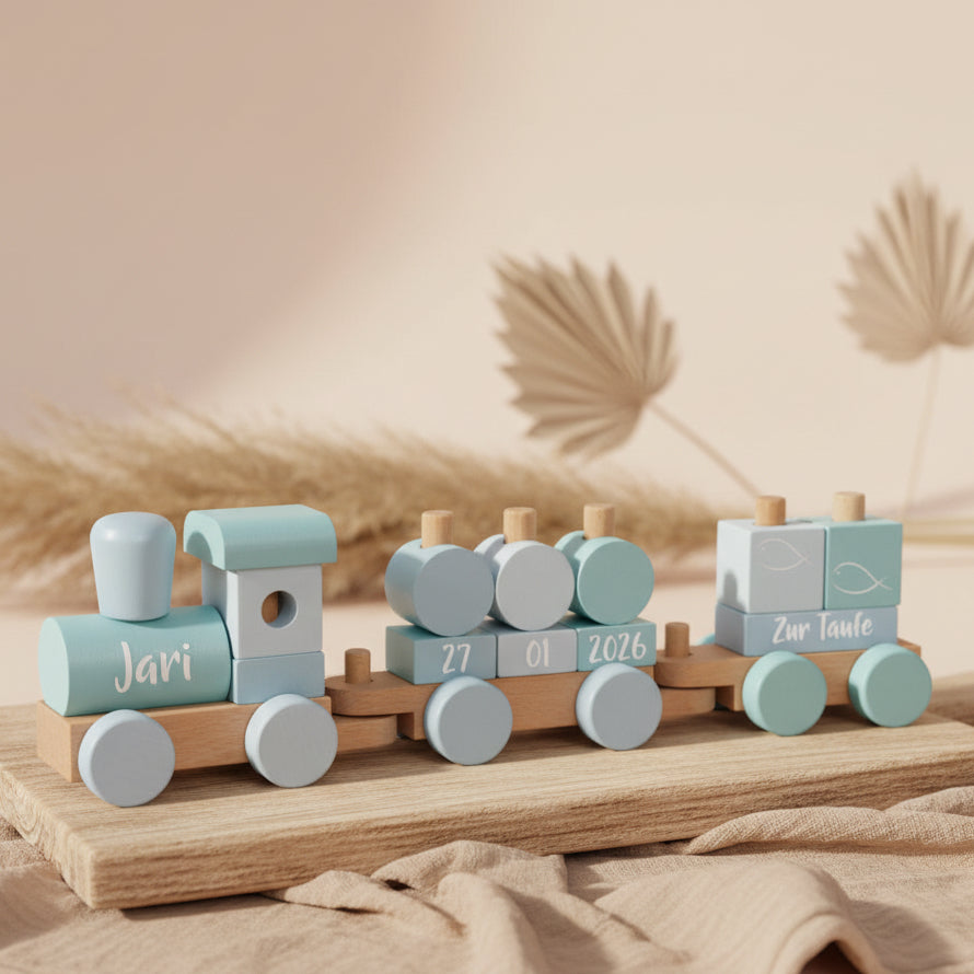 Personalisierter Holzzug zur Taufe mit Name und Datum – liebevolles Geschenk zur Taufe für Babys, individuell graviert bei Schmatzepuffer
