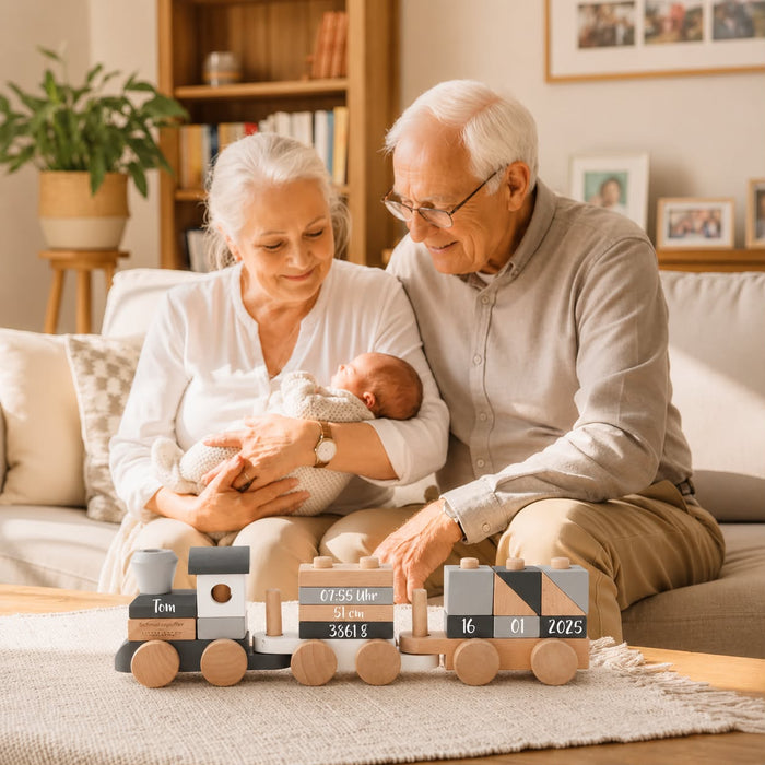 Hochwertiges personalisiertes Holzspielzeug als Geschenk zur Geburt oder Taufe