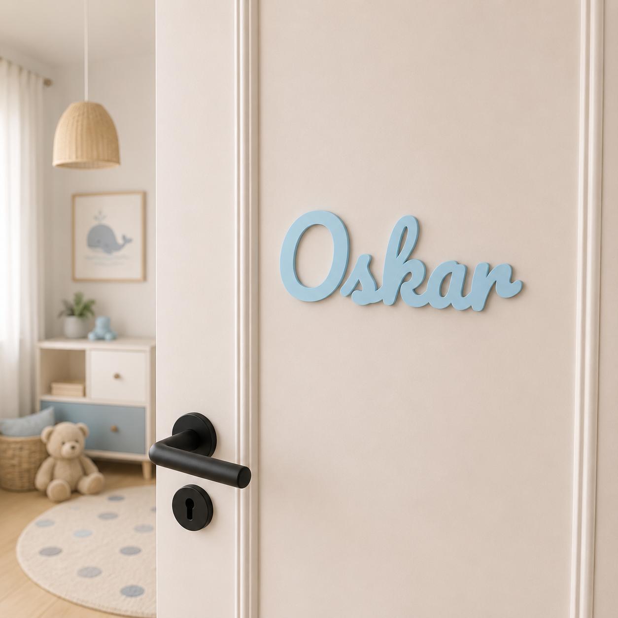 Personalized door sign with the name Oskar in blue for the children's room