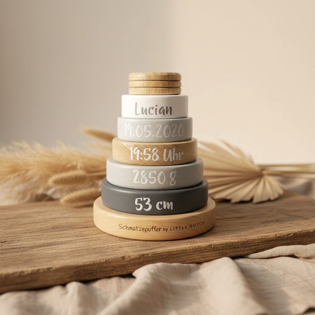 Personalisierter Ringstapelturm aus Holz mit Name und Geburtsdaten – besonderes personalisiertes Geschenk zur Geburt für Babys von Schmatzepuffer